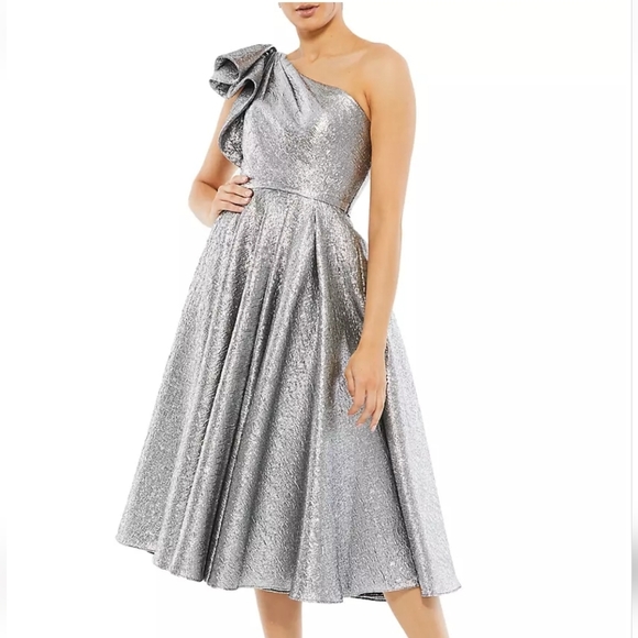 Mac DuggalAsymmetric Metallic Tea-Length Dress - Picture 1 of 7